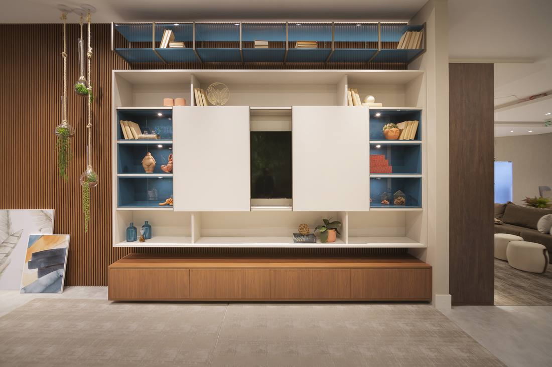 Sala planejada Italínea com estilo tropical